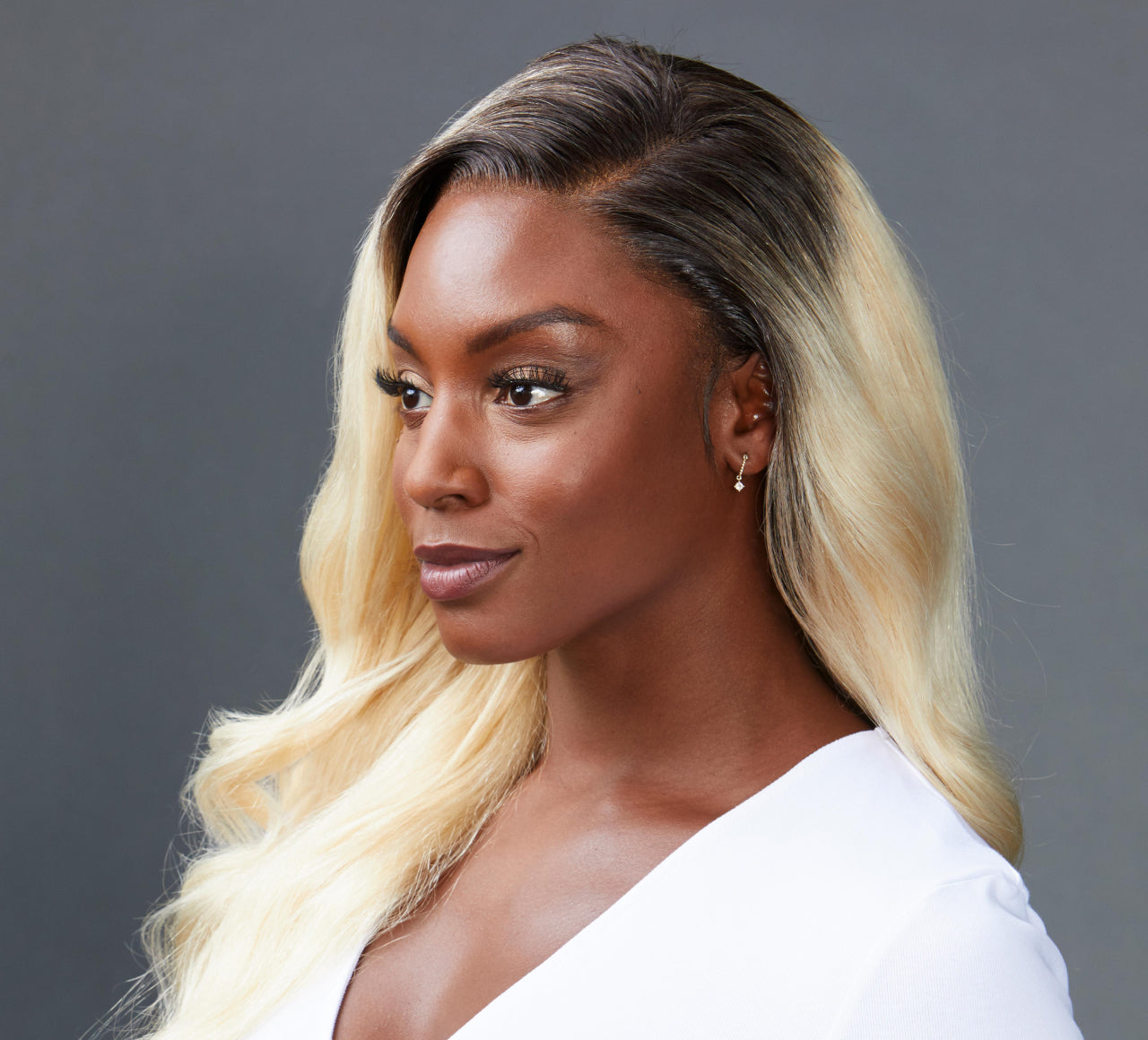 Blonde (#613) with Dark Roots (#1B)||carousel