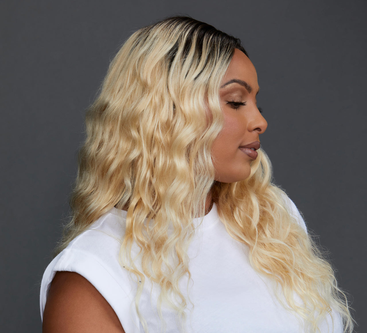 Blonde (#613) with Dark Roots (#1B)||carousel