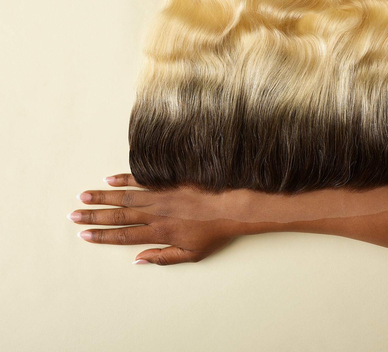 Blonde (#613) with Dark Roots (#1B)||carousel