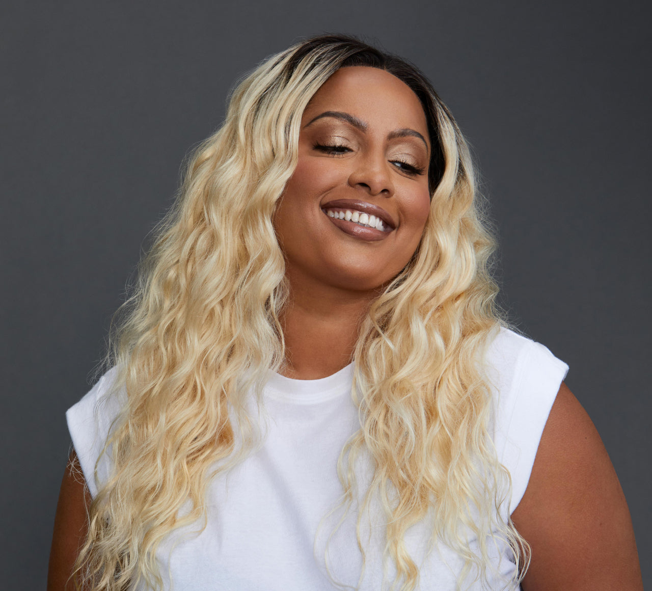 Blonde (#613) with Dark Roots (#1B)||carousel