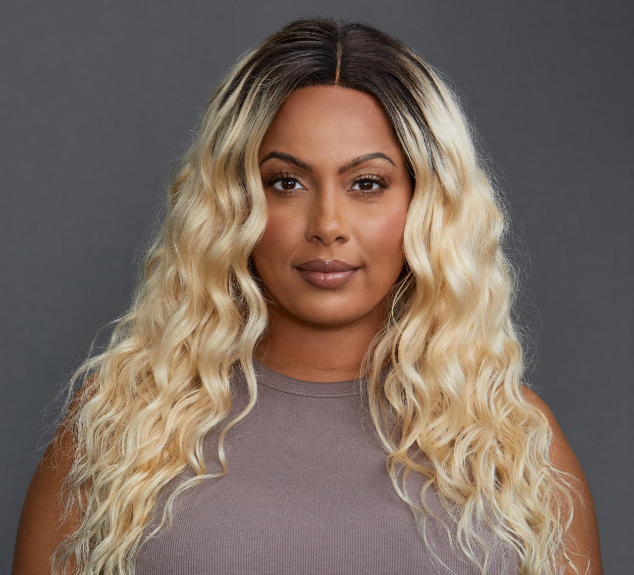 Blonde (#613) with Dark Roots (#1B)||carousel