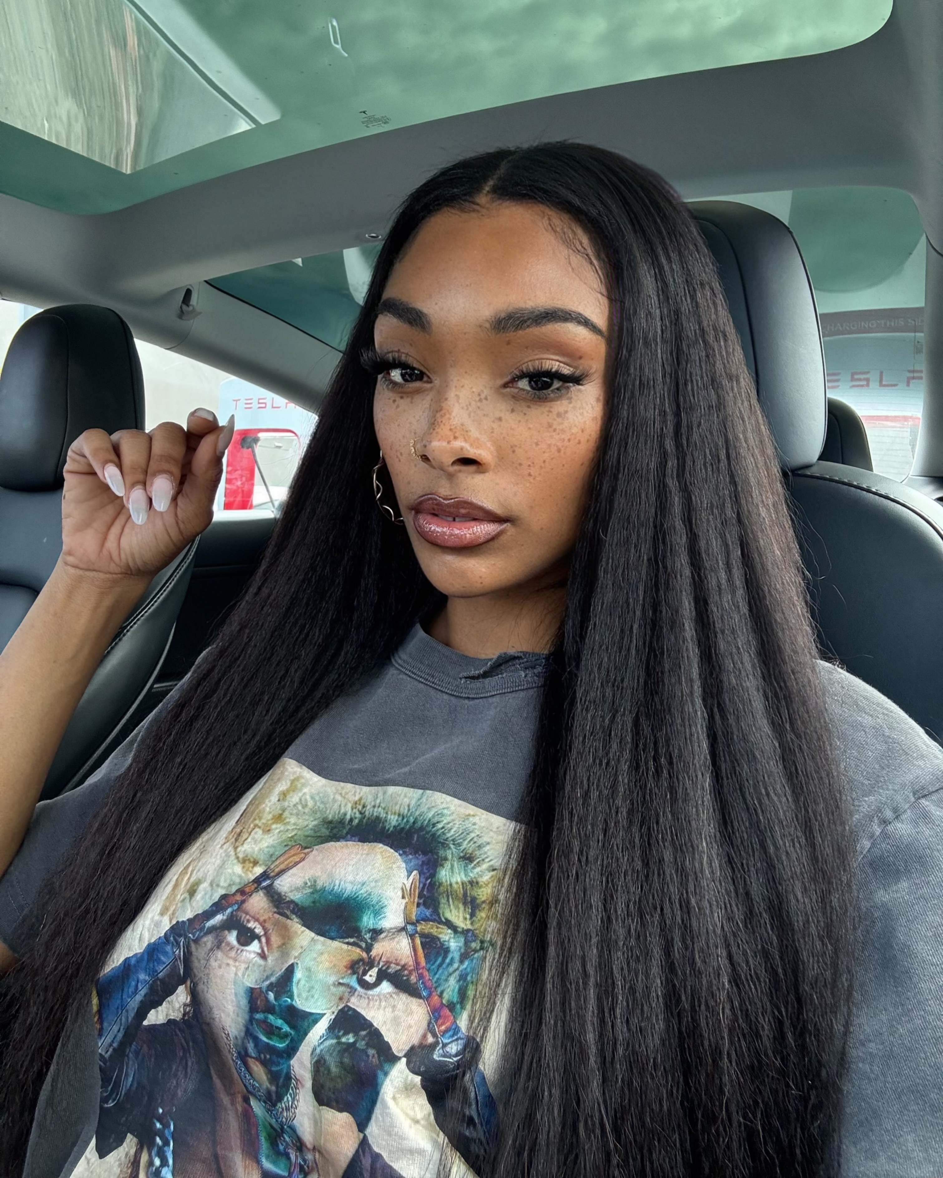 Natural black virgin Brazilian kinky straight bundle laid flat showing full length