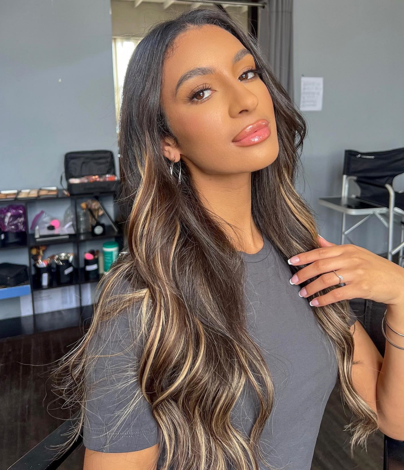 4 Dark Brown with 8 Blonde Highlights Seamless Clip-In Hair Extensions